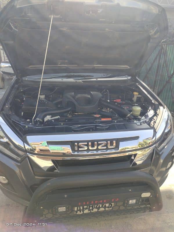 Isuzu D-Max V-Cross 2021 13