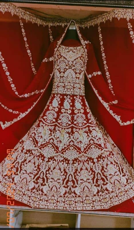 Lehnga For Sale on Discount Price on Urgent Basis 0