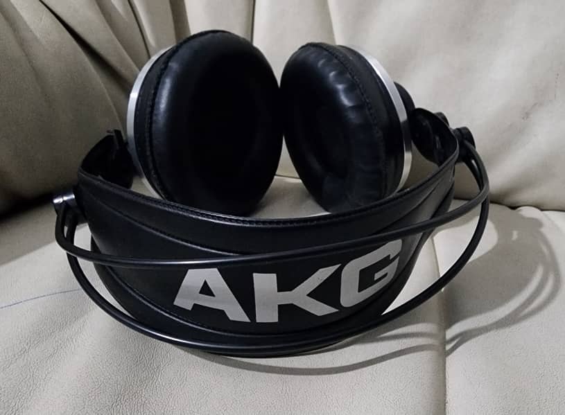 AKG K271 MKII PROFESSIONAL STUDIO HEADPHONES 3