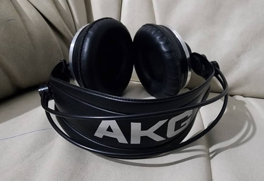 AKG K271 MKII PROFESSIONAL STUDIO HEADPHONES 4