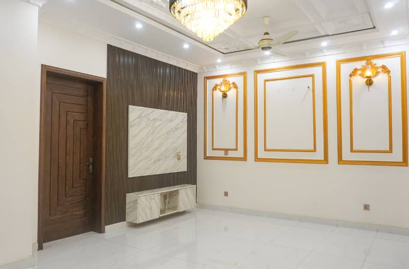 10 MARLA BRAND NEW FIRST ENTERY VIP LUXERY SPANISH HOUSE AVAILABLE FOR SALE IN TARIQ GARDEN LAHORE 2