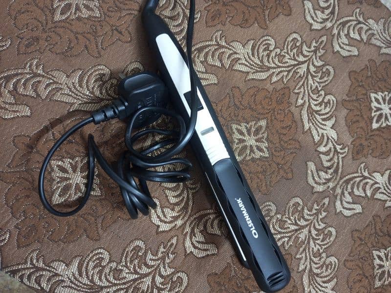 Olsenmark Hair Straightener 1