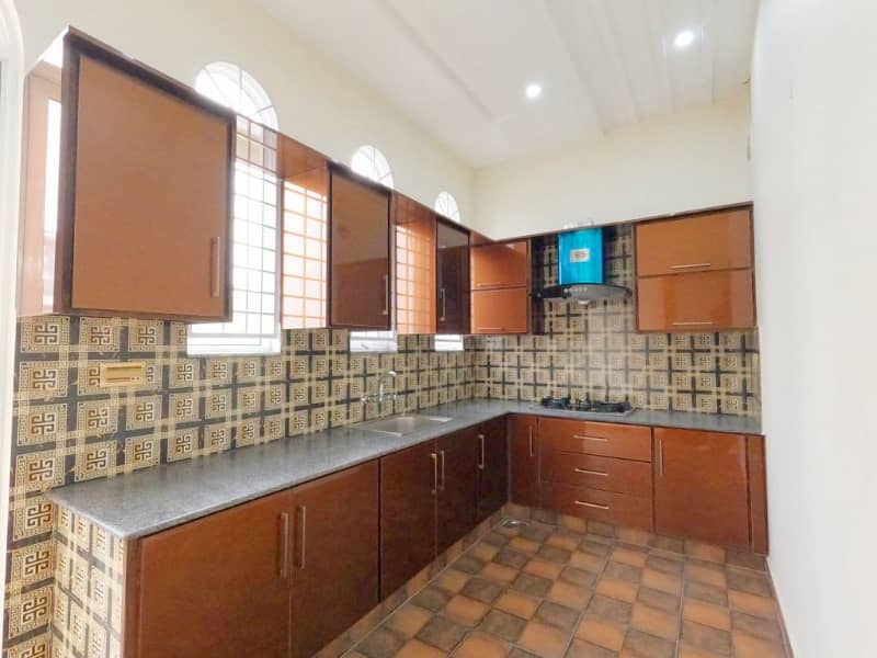 10 Marla House In Jubilee Town - Block D Is Available For sale 28