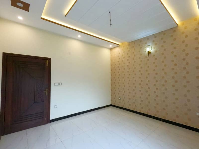 10 Marla House Available For Sale In Jubilee Town - Block B, Lahore 17