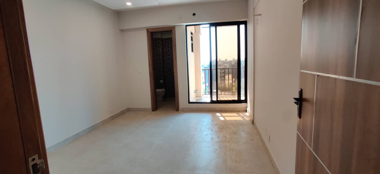 3 Bed Gold Apartment For Sale 31