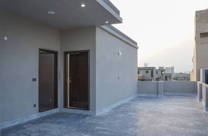 10 Marla Brand New House For Sale In LDA Avenue 1 Super Hot Location Solid Construction Price Negotiable 43