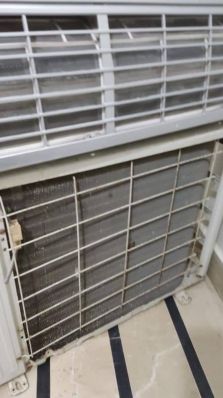 Gree Inverter 1ton genuine condition Haier golden piece 1