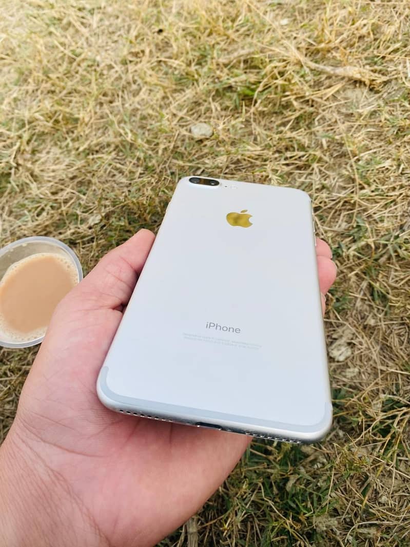 Apple iPhone 7 Plus 1