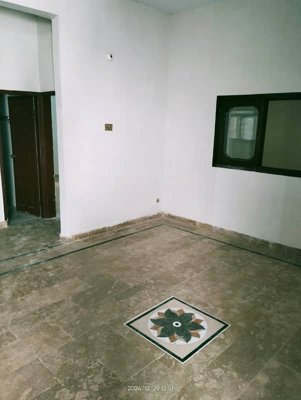 Upper Portion Of 240 Square Yards For Rent In Gulistan-E-Jauhar - Block 15 2