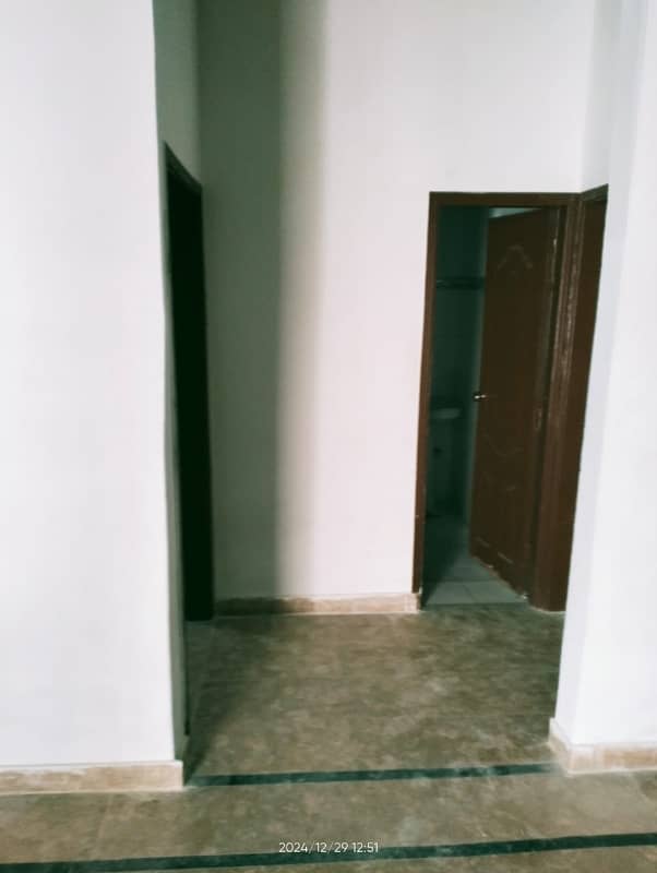 Upper Portion Of 240 Square Yards For Rent In Gulistan-E-Jauhar - Block 15 4