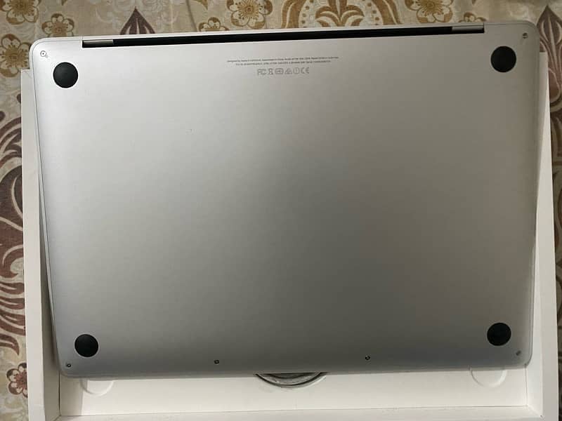 MacBook Pro 13 inch 2016 8/256 2