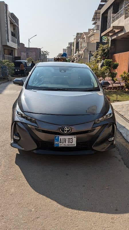 Toyota Prius 2018 2021 phv plug in hybrid 1