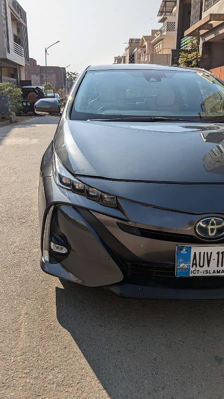 Toyota Prius 2018 2021 phv plug in hybrid 2