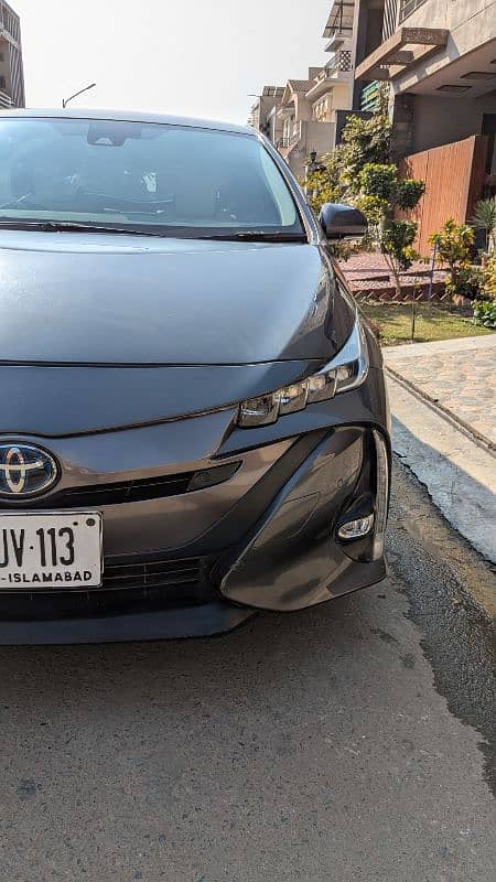 Toyota Prius 2018 2021 phv plug in hybrid 3