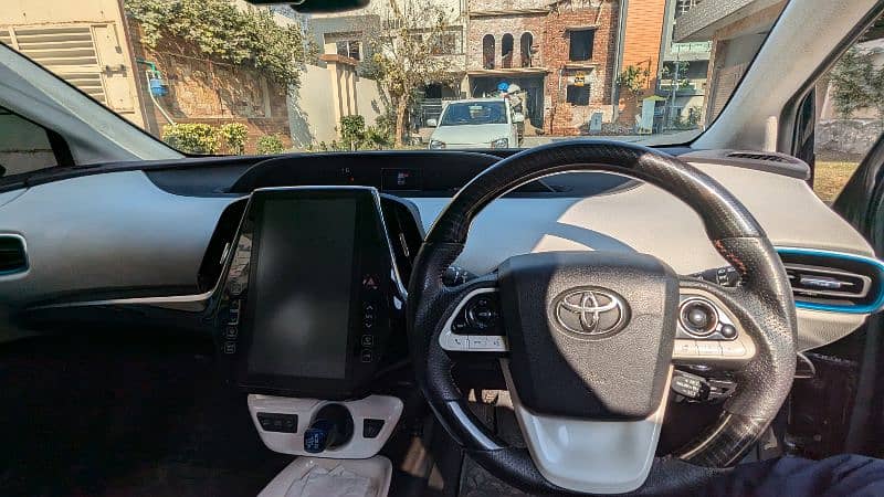 Toyota Prius 2018 2021 phv plug in hybrid 13