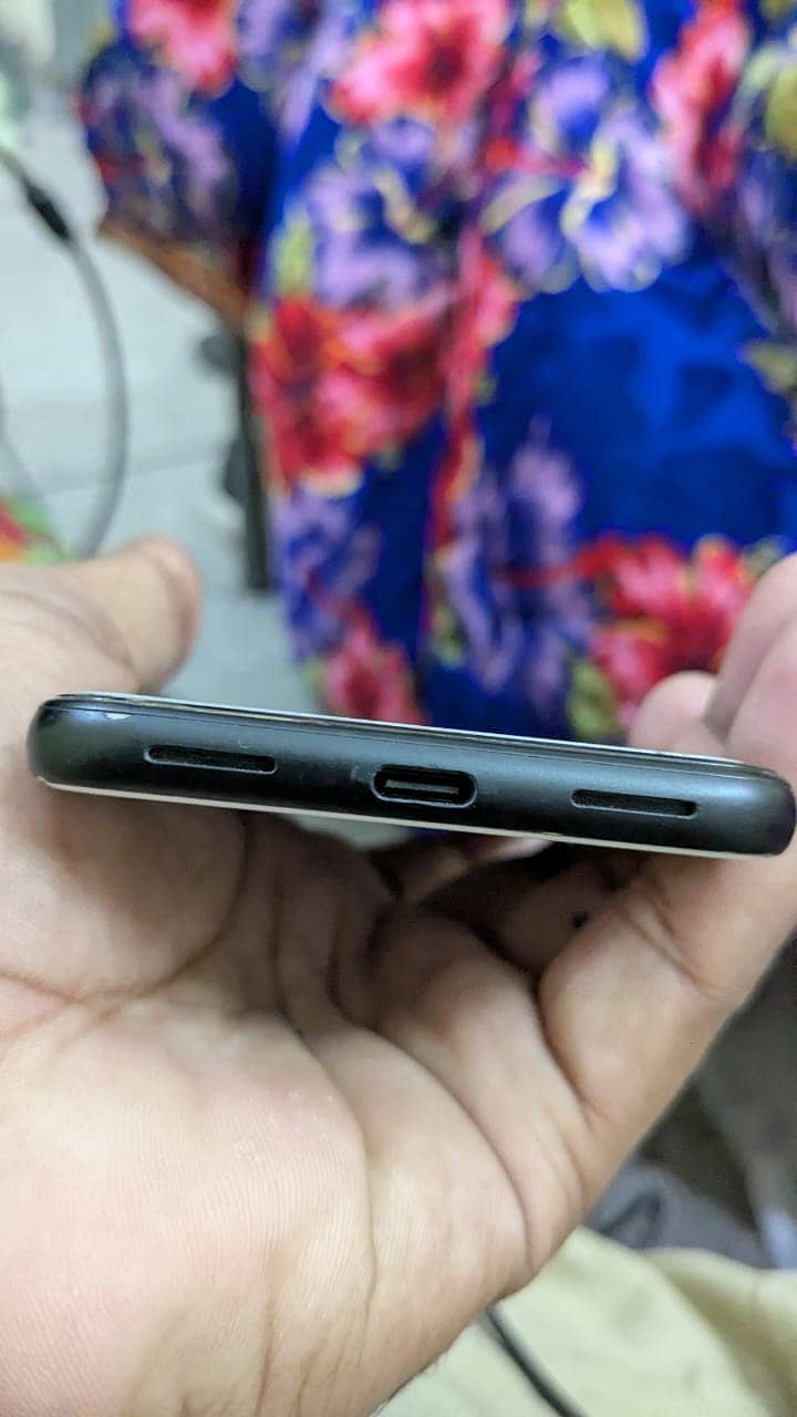 pixel 4 6/128 gb. glass broken. face id disabled 3