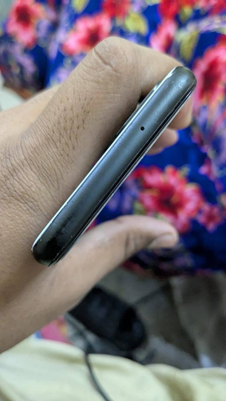 pixel 4 6/128 gb. glass broken. face id disabled 4