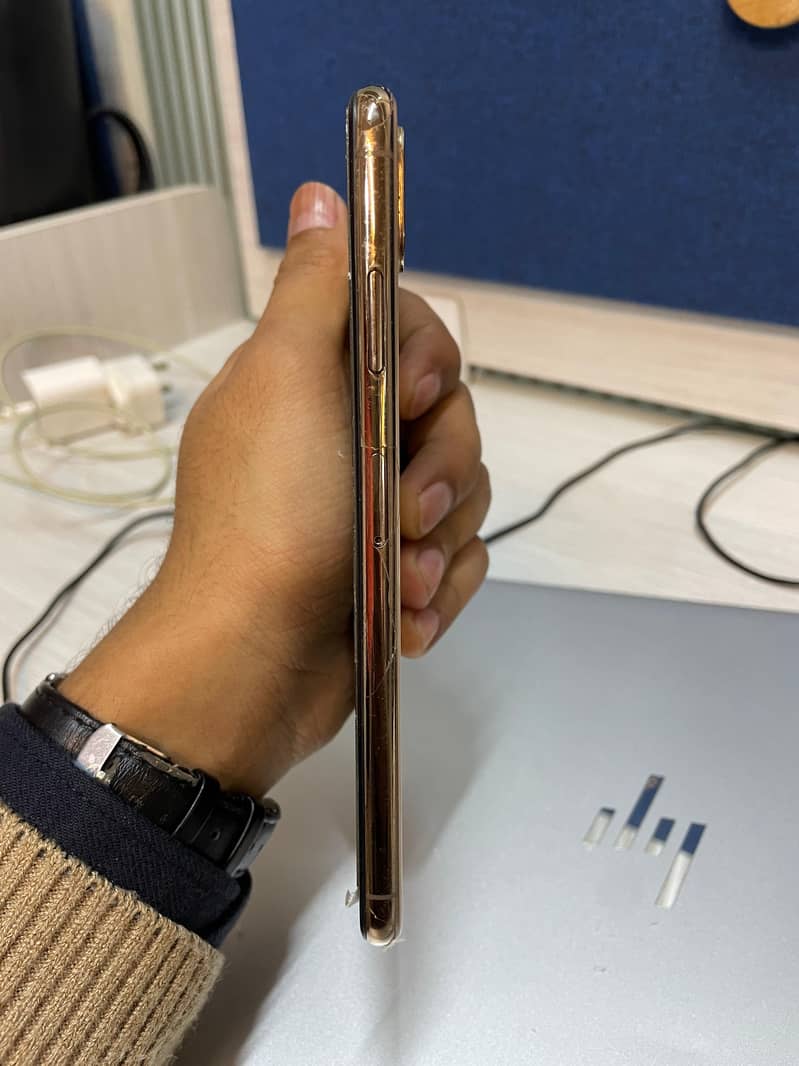 Apple iPhone XS Max 1