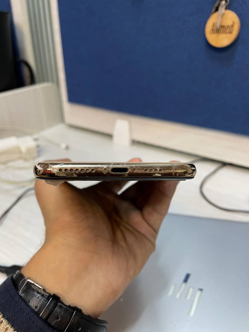 Apple iPhone XS Max 3