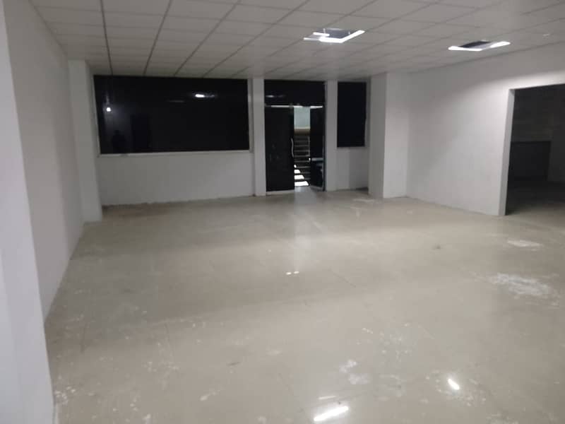 Investment Corridor And Builders Proudly Offer Area 700 Square Feet Corporate Office Available For Rent in Main Boulevard Road Gulberg 3 Lahore 1