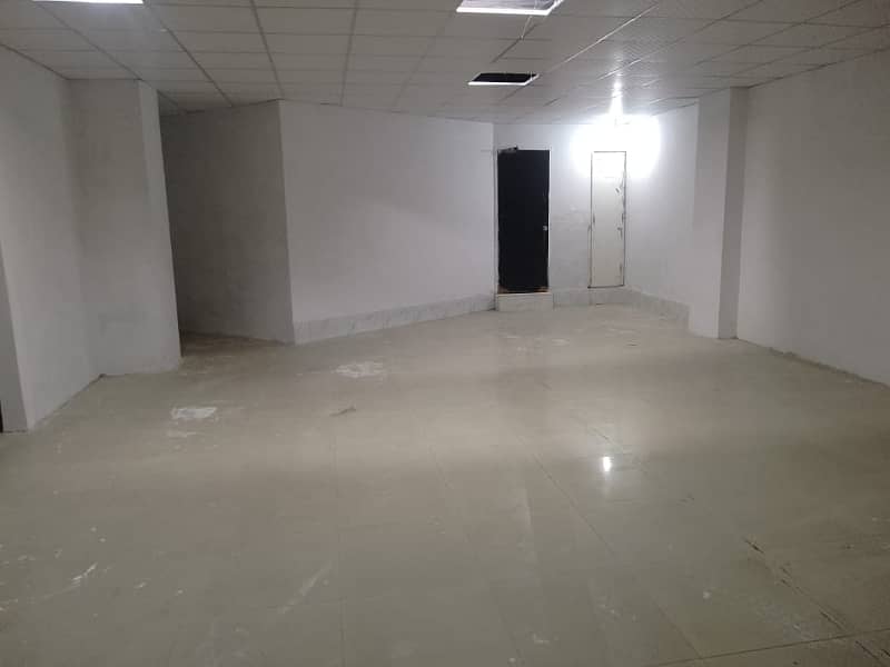 Investment Corridor And Builders Proudly Offer Area 700 Square Feet Corporate Office Available For Rent in Main Boulevard Road Gulberg 3 Lahore 2