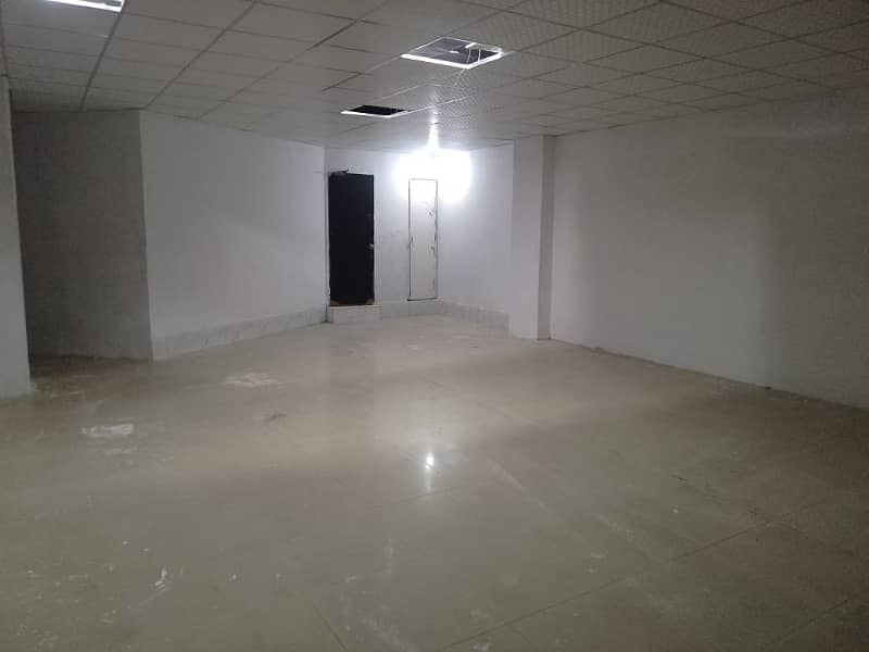 Investment Corridor And Builders Proudly Offer Area 700 Square Feet Corporate Office Available For Rent in Main Boulevard Road Gulberg 3 Lahore 3