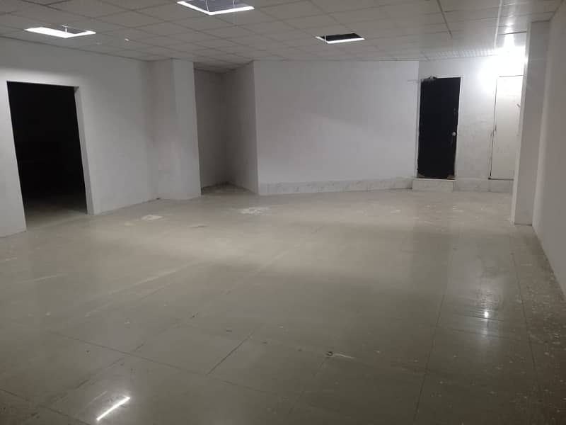 Investment Corridor And Builders Proudly Offer Area 700 Square Feet Corporate Office Available For Rent in Main Boulevard Road Gulberg 3 Lahore 4