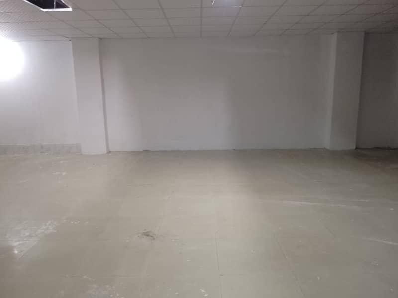 Investment Corridor And Builders Proudly Offer Area 700 Square Feet Corporate Office Available For Rent in Main Boulevard Road Gulberg 3 Lahore 5