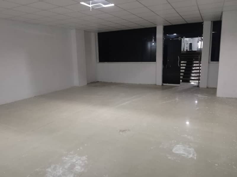 Investment Corridor And Builders Proudly Offer Area 700 Square Feet Corporate Office Available For Rent in Main Boulevard Road Gulberg 3 Lahore 6