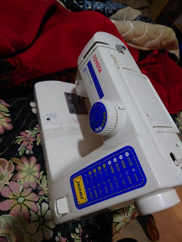 Toyota Sewing electric machine with multiple stich 2