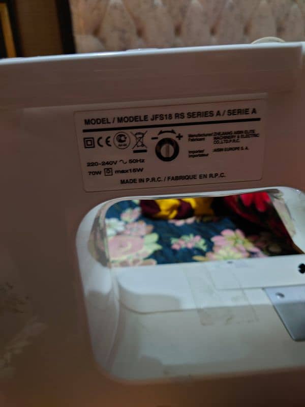 Toyota Sewing electric machine with multiple stich 3