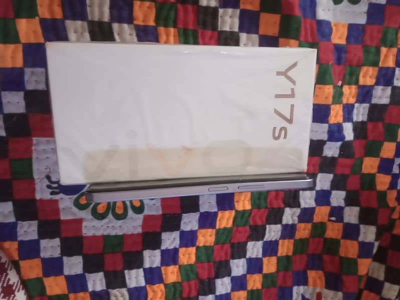 vivo y17s  4+128  box charger 10/10 3