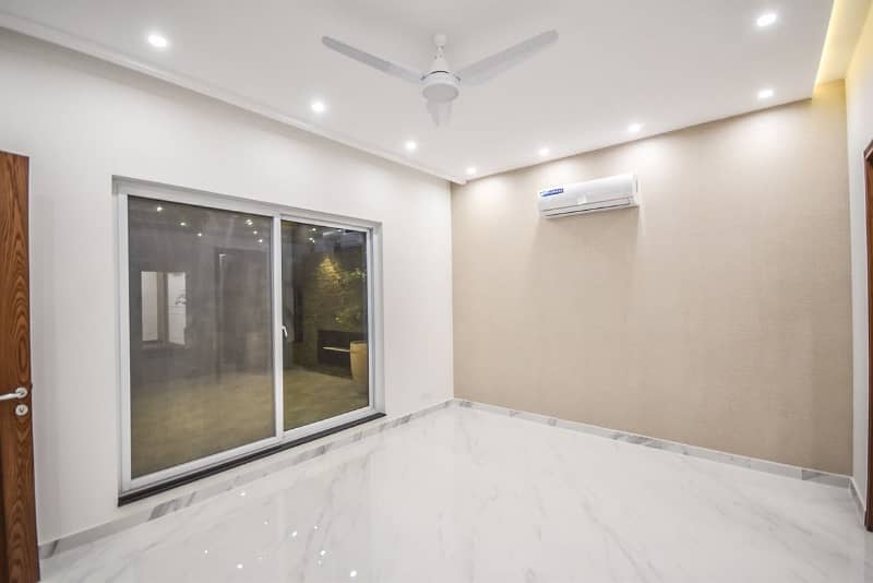 1 Kanal Upper Portion On Top Location For Rent in DHA Phase 6 Lahore 5