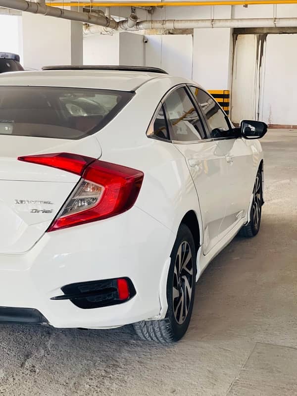 Honda Civic Oriel 2018 4