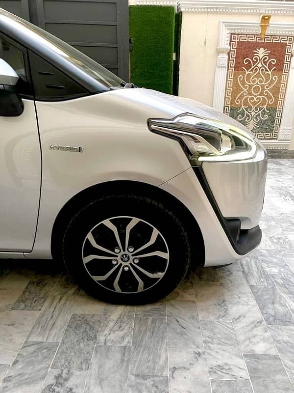 Toyota Sienta 2017 1