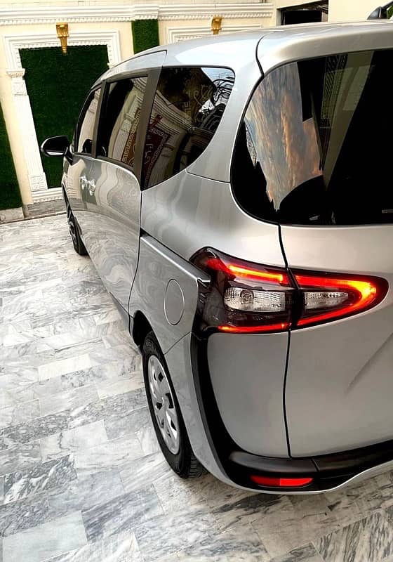 Toyota Sienta 2017 6