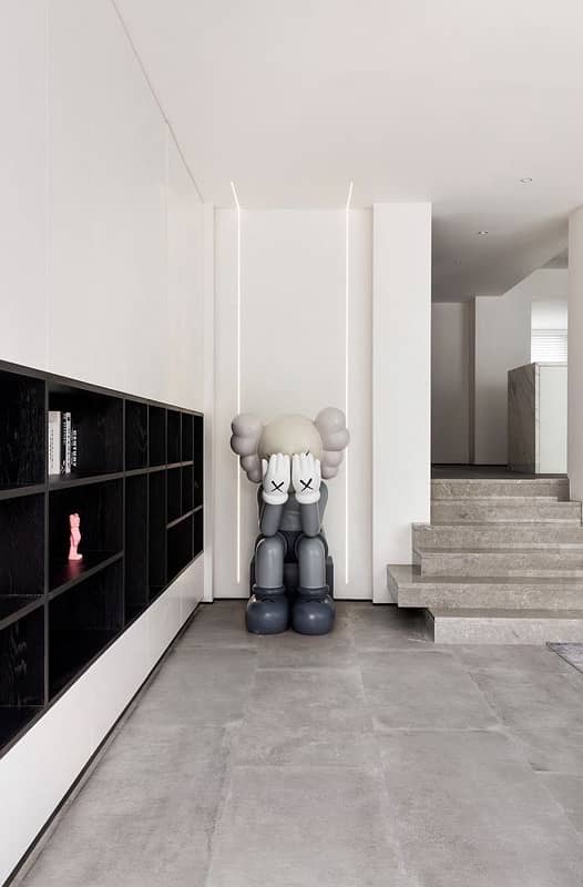 Kaws Sculpture 0