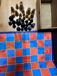 Chess game with complete accessories