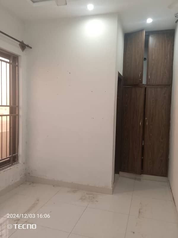 Upper portion house for rent. Location paris city e block h13. 4