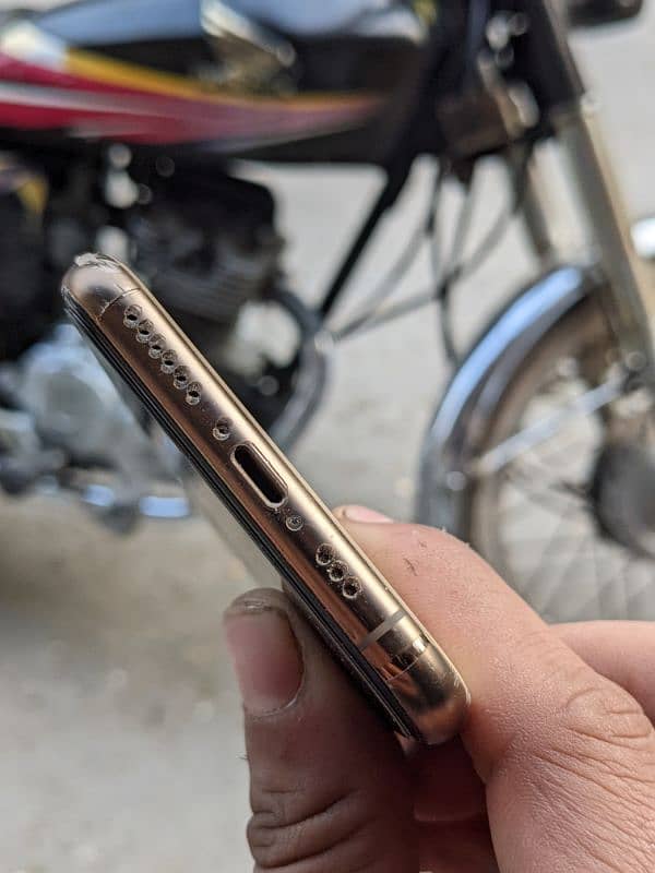 iphone 11 pro,factory lock non PTA 7