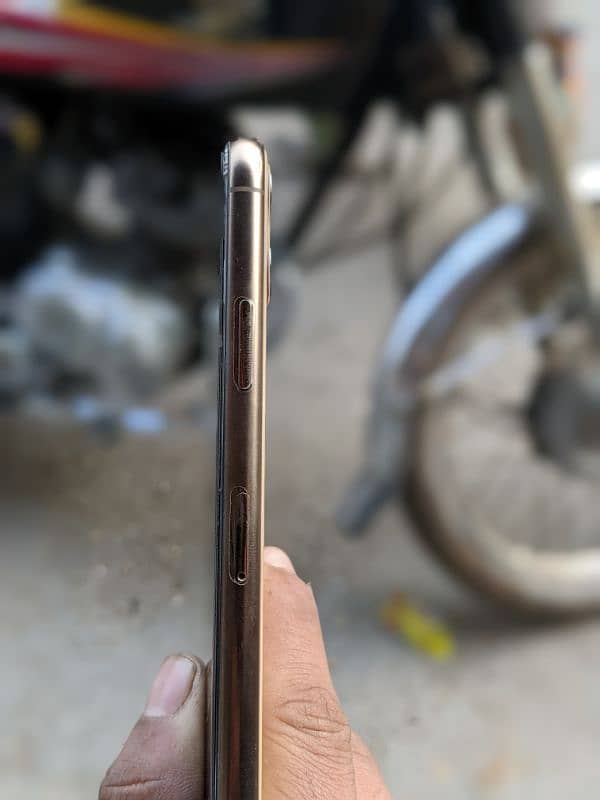 iphone 11 pro,factory lock non PTA 8