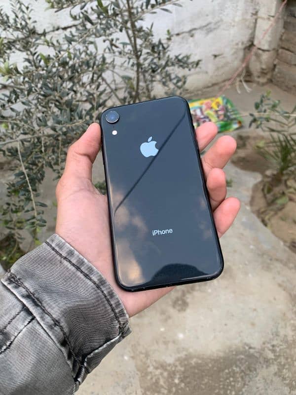 iphone XR non PTA jv battery health 82 water pak all okay. urgent sale 0