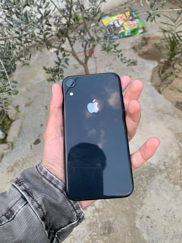 iphone XR non PTA jv battery health 82 water pak all okay. urgent sale 2