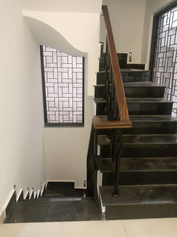 10 Marla House For Sale In Paragon City Lahore 14