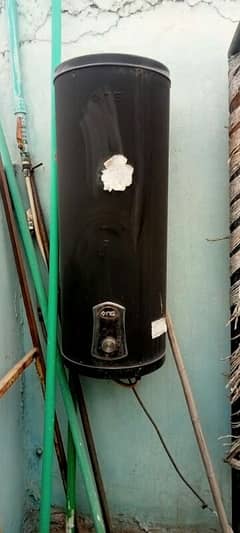 electric gyser in good condition