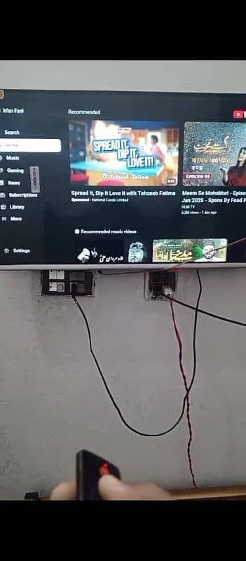 android led play store with box 32 inch like new 1