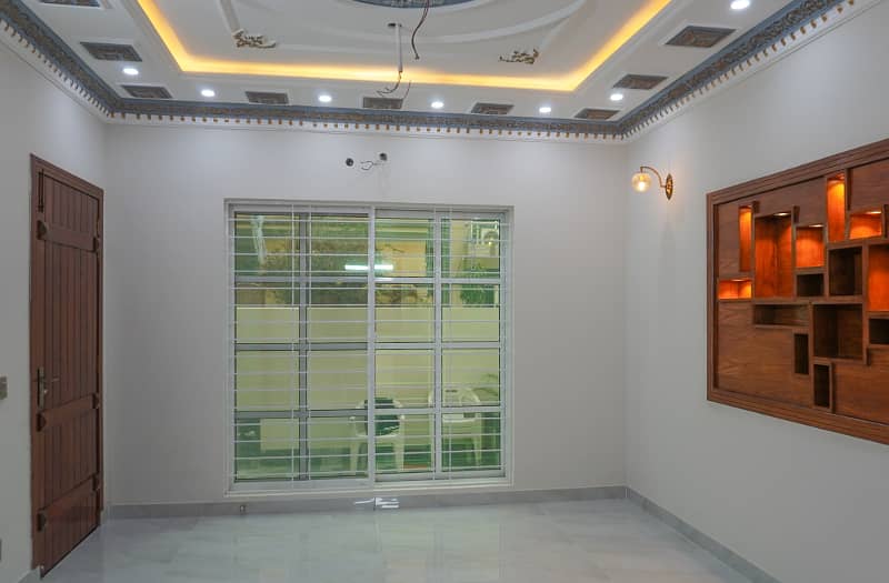 10 Marla Corner Brand New House For SALE In Wapda Town 15