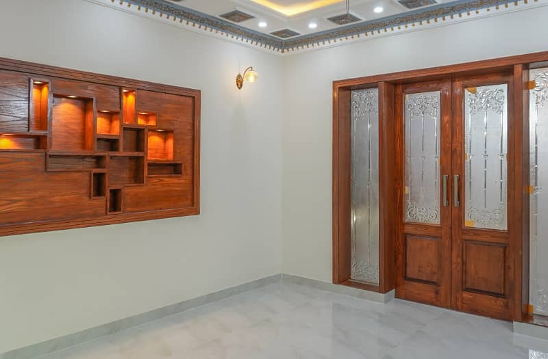 10 Marla Corner Brand New House For SALE In Wapda Town 17