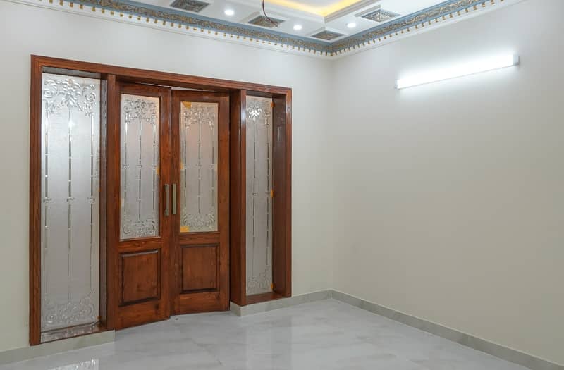 10 Marla Corner Brand New House For SALE In Wapda Town 19