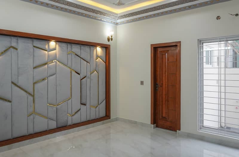 10 Marla Corner Brand New House For SALE In Wapda Town 25